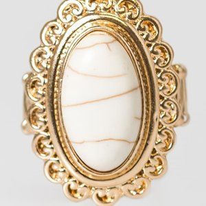 white crackled stone godl ring